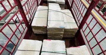 龙岩 黄金麻花岗岩荔枝面，光面毛板装车完成