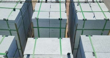 龙岩 芝麻白花岗岩5公分地铺石 花岗岩厂家工厂装车日常