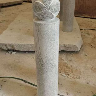 龙岩 芝麻白花岗岩石材挡车石柱、停车柱、圆柱挡车柱、方柱挡车柱等