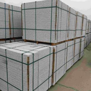 龙岩 白麻花岗岩石材荔枝面地铺石（300*600*50）