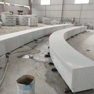 龙岩芝麻白花岗岩石板材 园林光面弧形坐凳