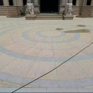 龙岩 黄金麻芝麻灰花岗岩石材地铺拼接效果