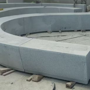 龙岩 芝麻白花岗岩光面弧形坐凳