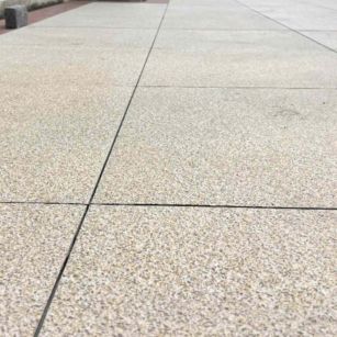 龙岩 黄金麻花岗岩石板材荔枝面地面铺装效果