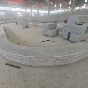 龙岩 芝麻白异形坐凳，自然面光面弧形加工