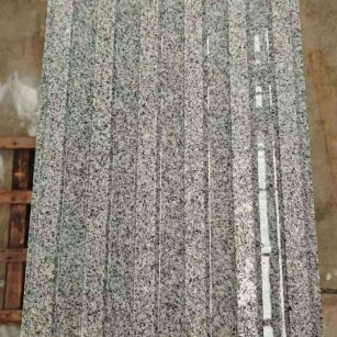 龙岩 芝麻白花岗岩荔枝面雕刻盲道，盲条