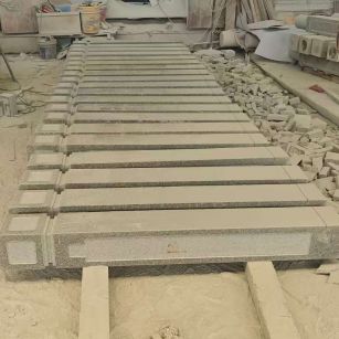 龙岩 芝麻白异形加工雕刻-栏杆大柱，方柱