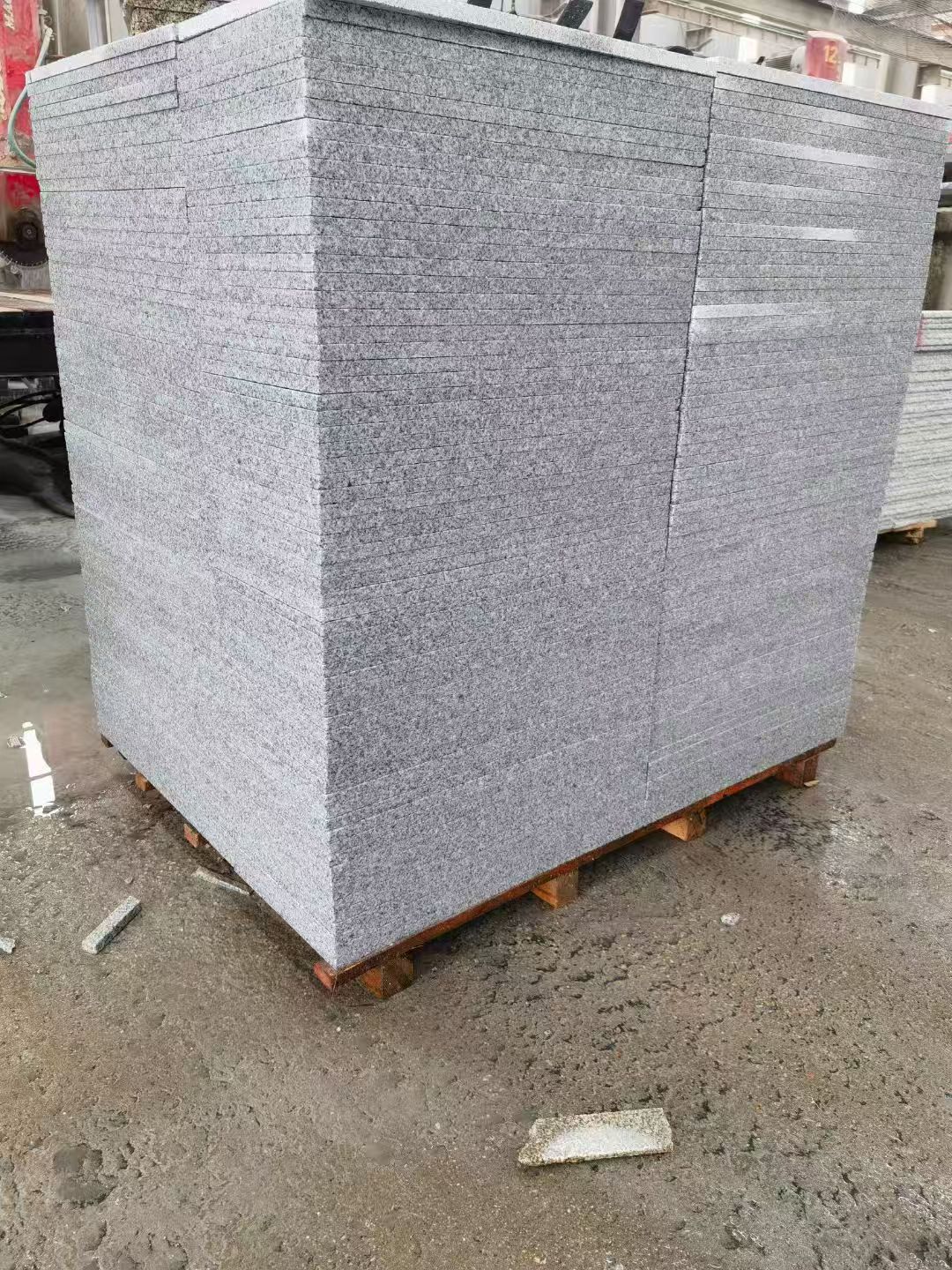 龙岩 芝麻白火烧面1.8厚300*600地铺石，尺寸标准，厚薄均匀