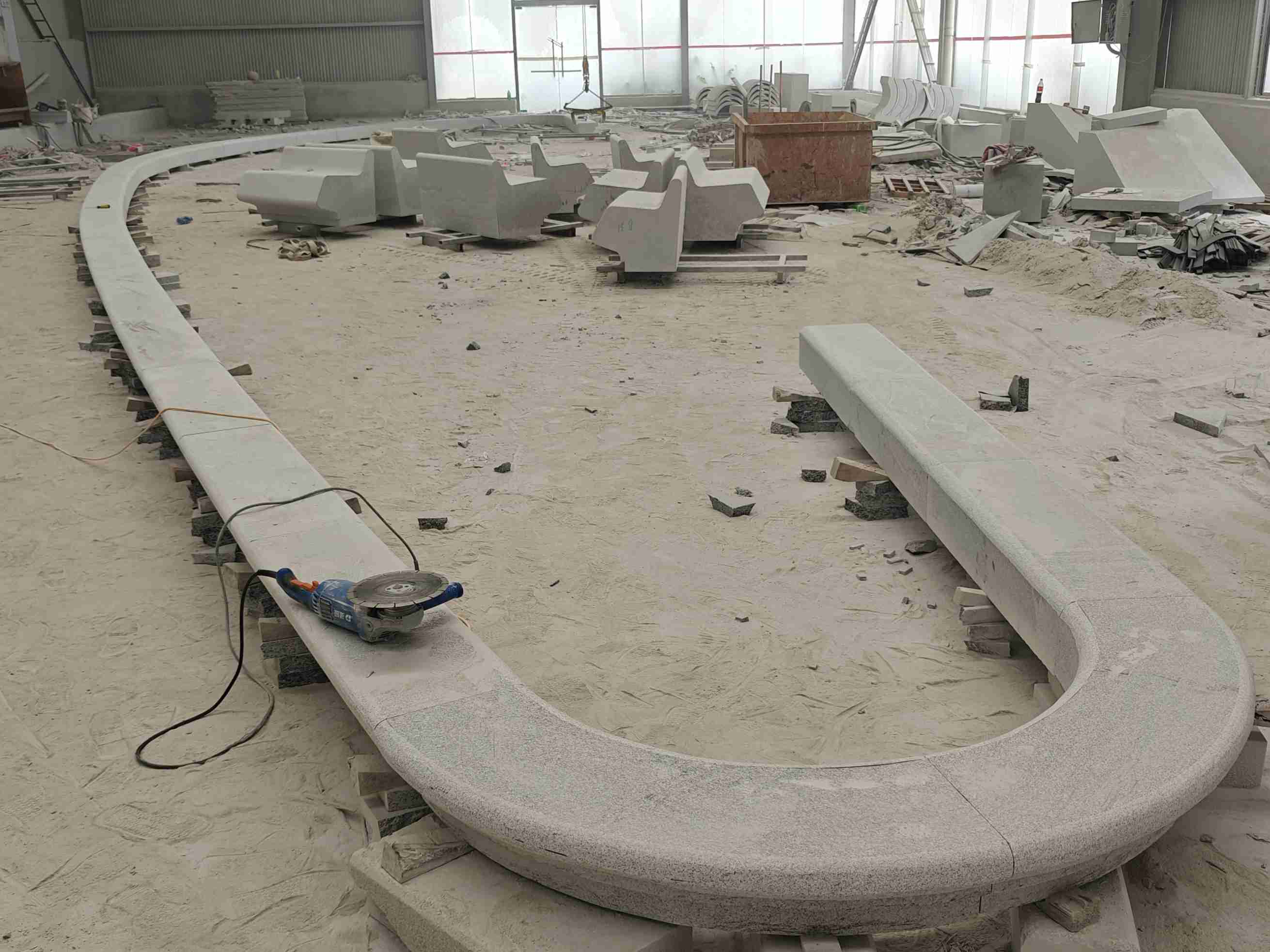 龙岩 芝麻白花岗岩弧形花坛石，坐凳石