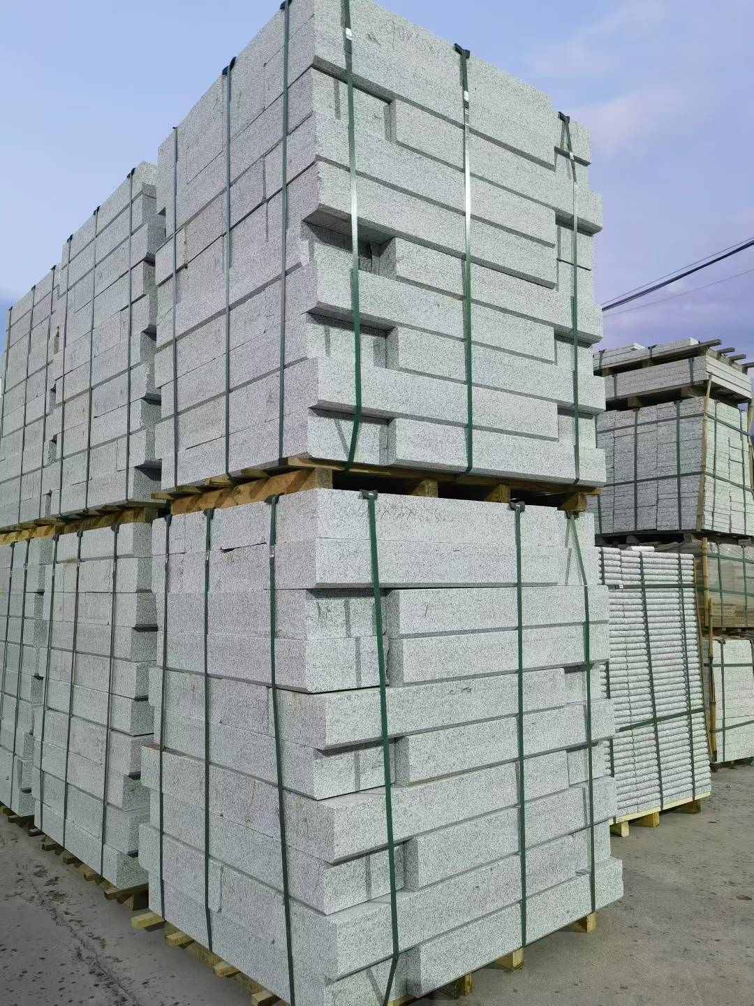 龙岩 芝麻白花岗岩路沿石，路缘石，路肩石，道牙，立缘石，马路牙子，街沿石，侧石等