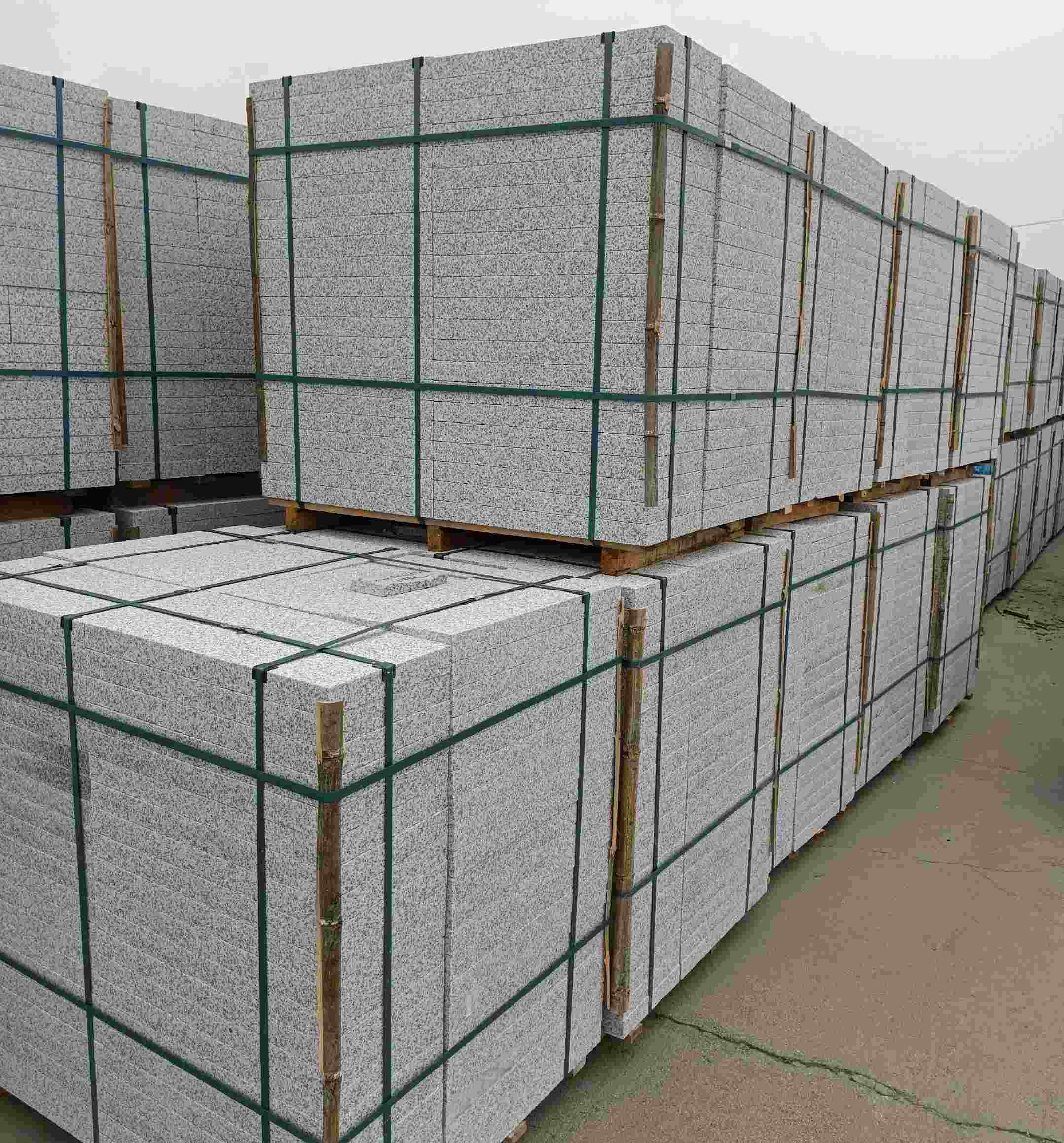 龙岩 白麻花岗岩石材荔枝面地铺石（300*600*50）