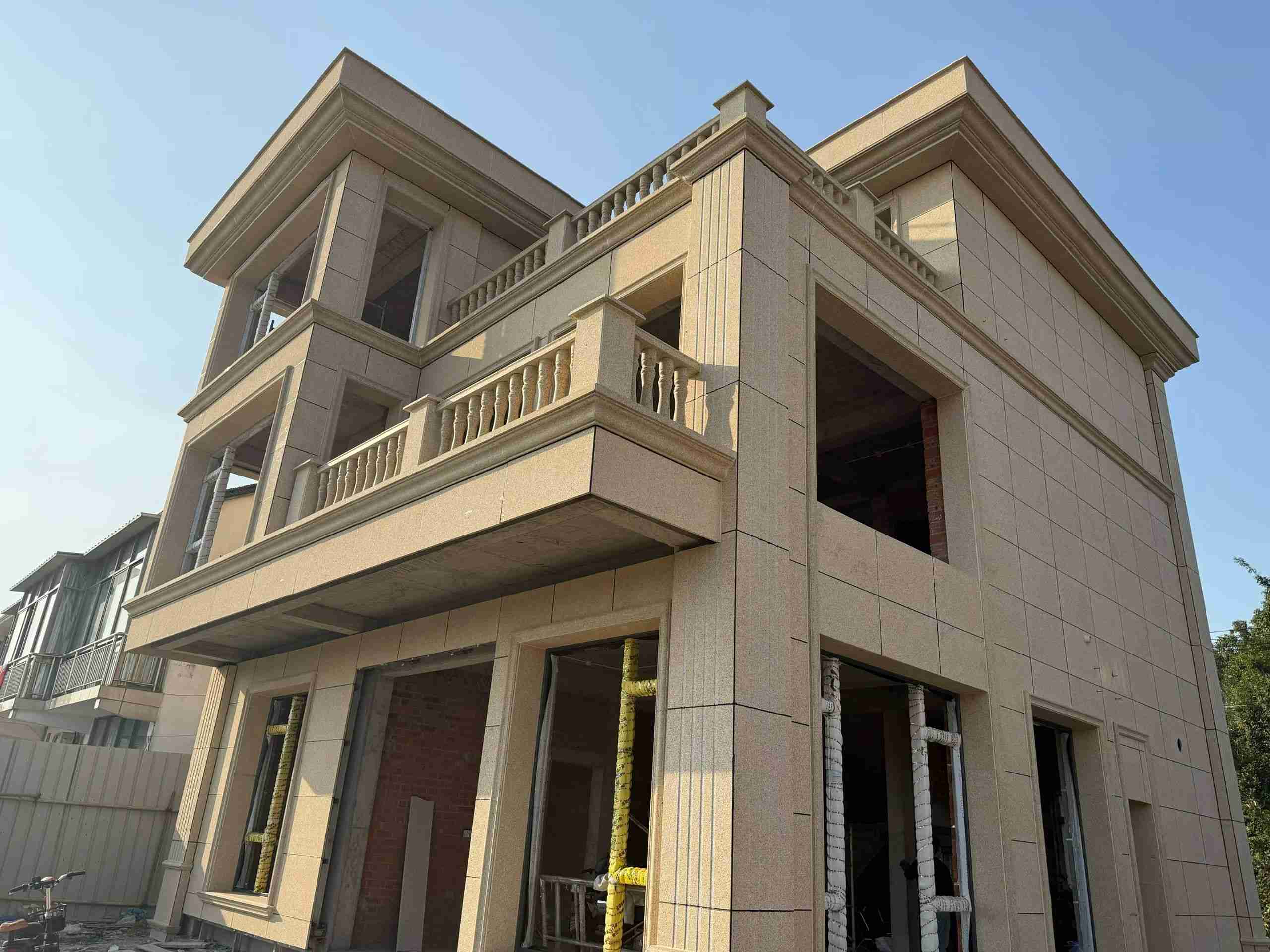 龙岩 黄金麻花岗岩石材荔枝面外墙干挂效果展示