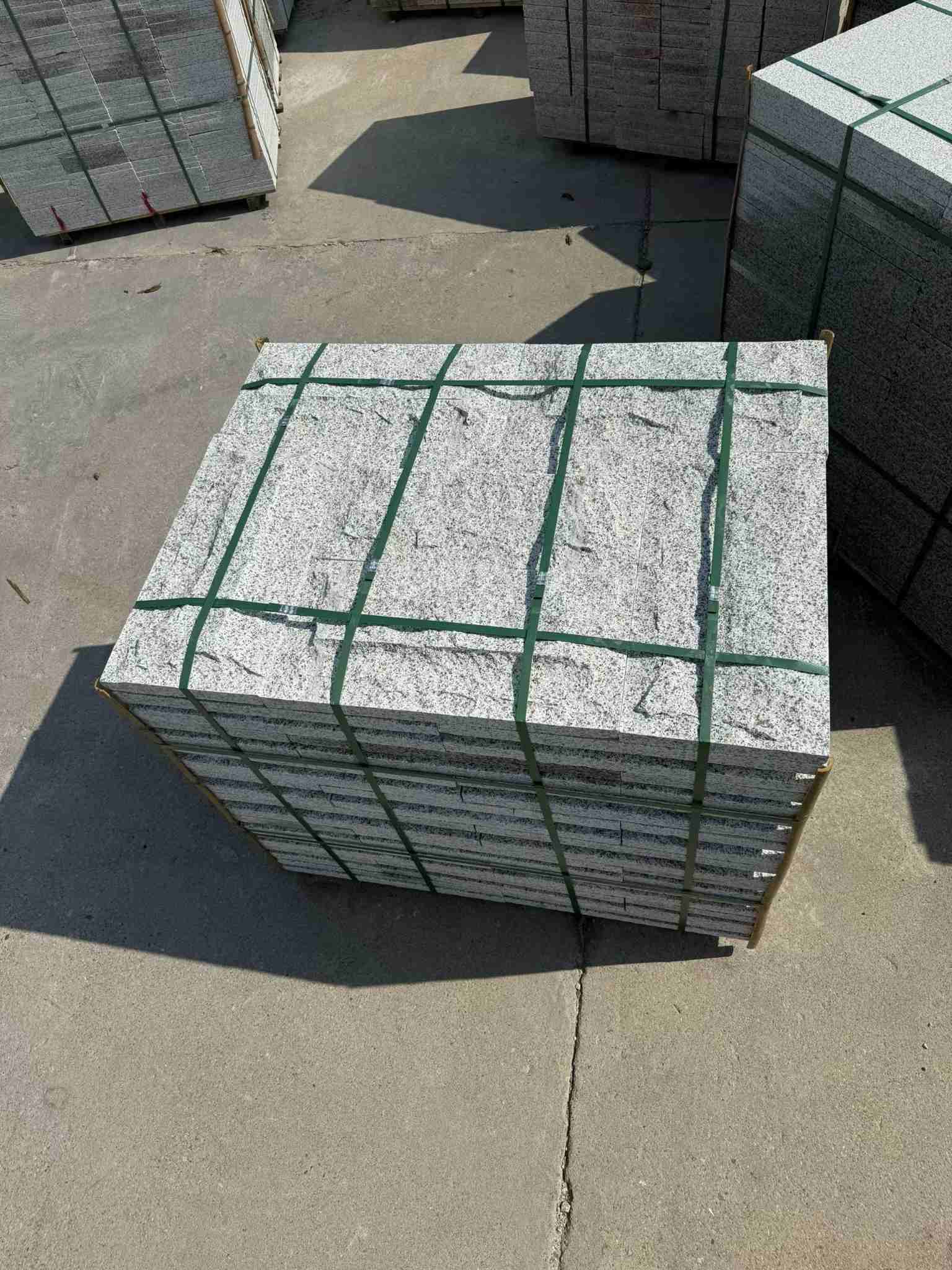 龙岩 白麻花岗岩石材自然面蘑菇石成品