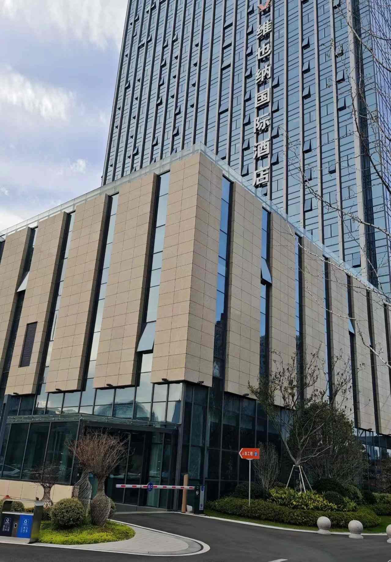 龙岩 黄金麻花岗岩外墙干挂