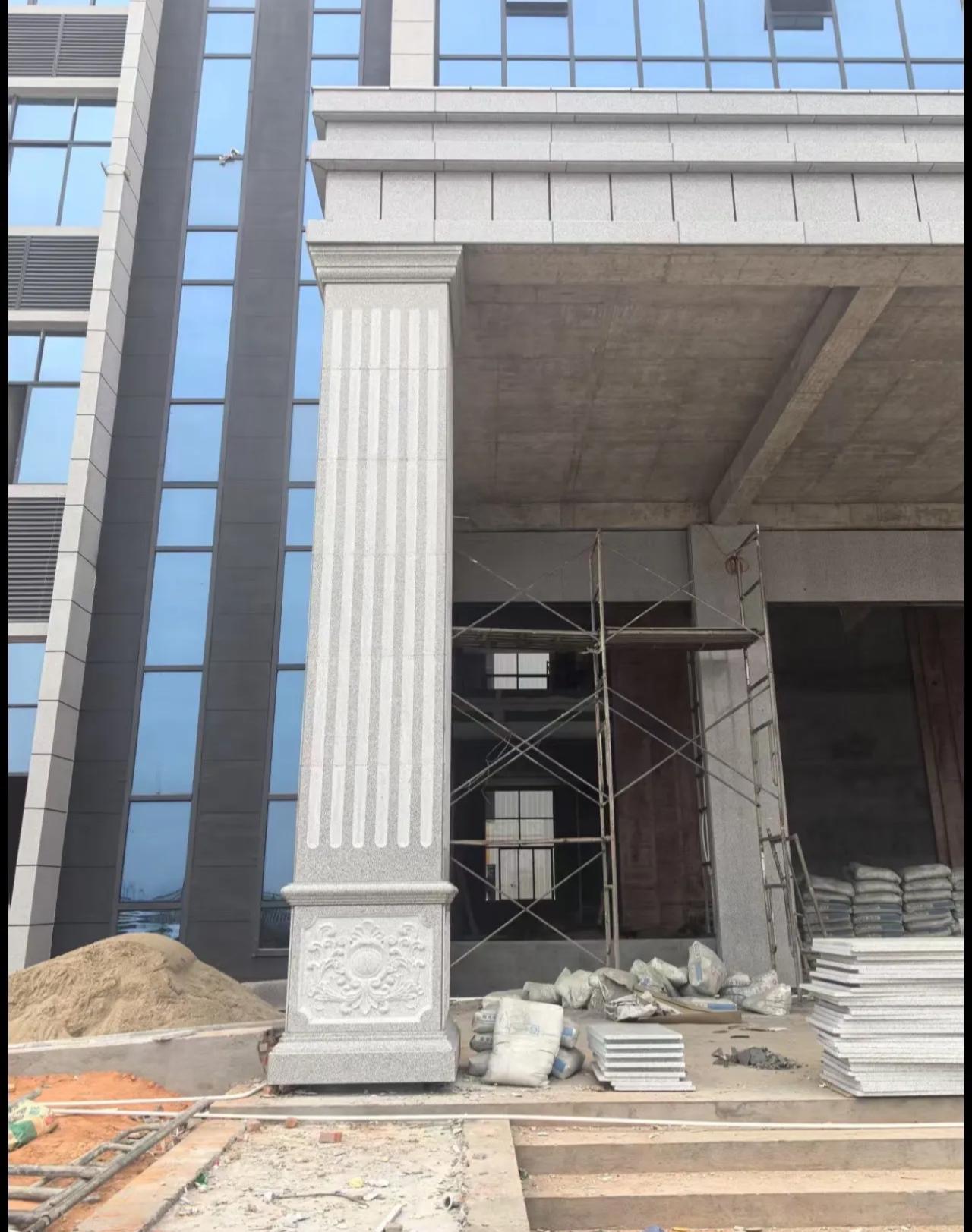 龙岩 芝麻白光面花岗岩门楼大柱（罗马柱）配雕花底座