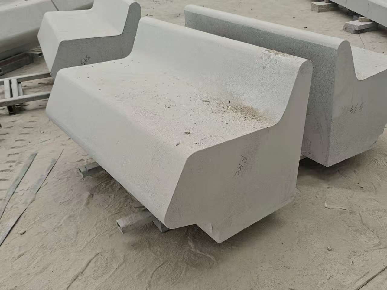 龙岩 芝麻白花岗岩异形坐凳，石凳