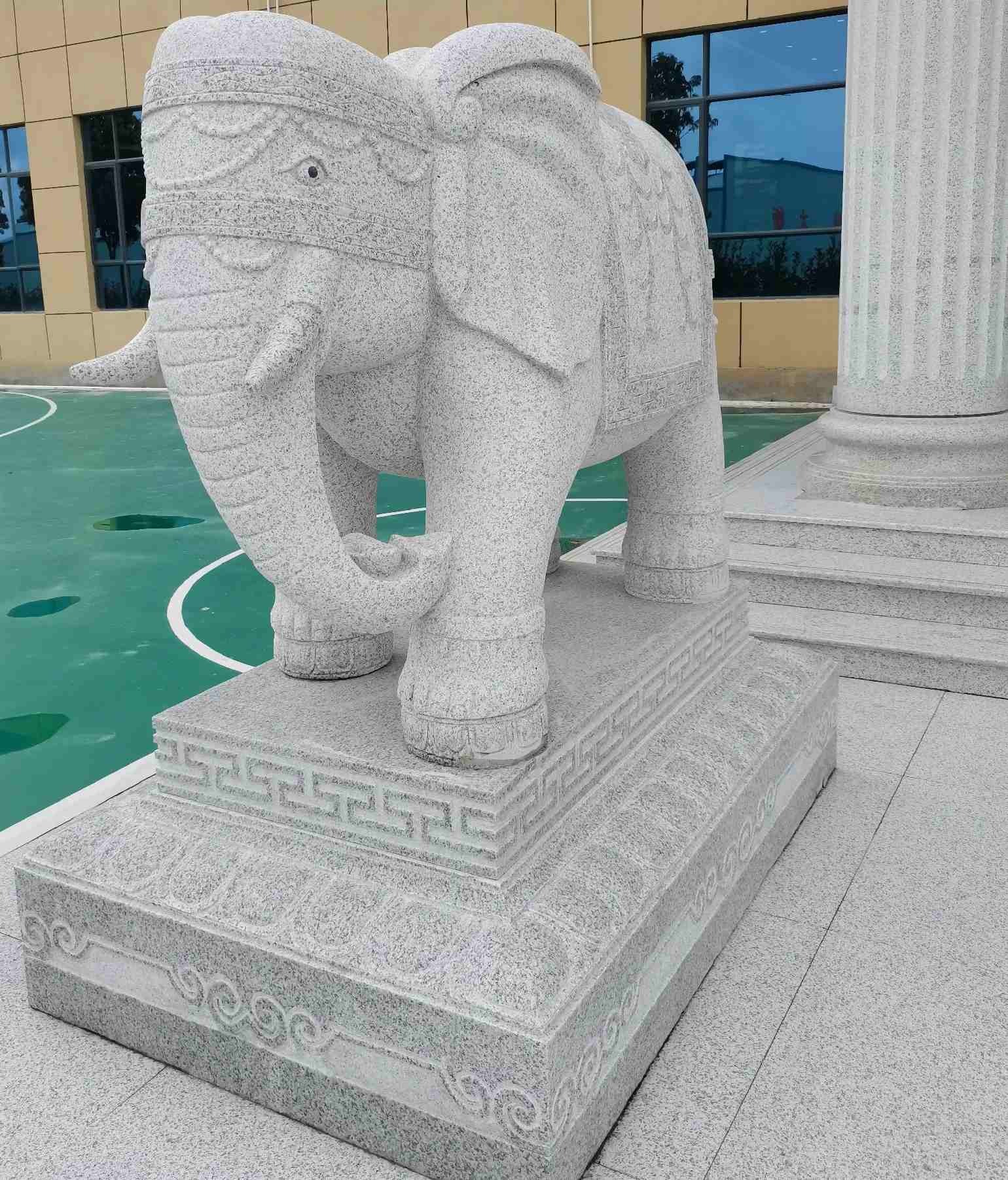 龙岩 白麻花岗岩动物异形石雕-大象