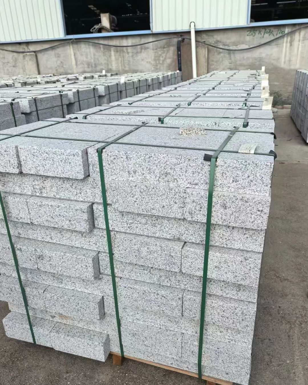 龙岩 白麻花岗岩路沿石，弧形路沿石，道牙石，马路牙子，界石，路缘石，平沿石，直岩石，平缘石等