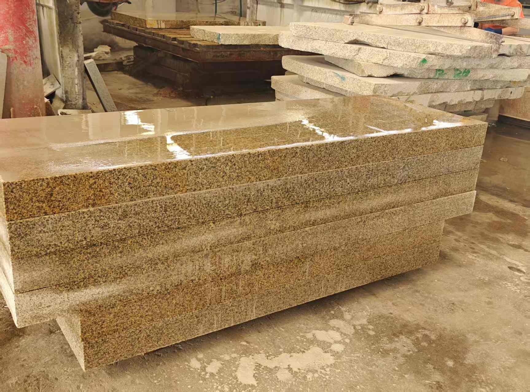 龙岩 黄金麻栏杆料半成品加工中