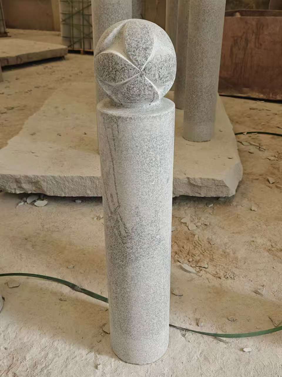 龙岩 芝麻白花岗岩石材挡车石柱、停车柱、圆柱挡车柱、方柱挡车柱等