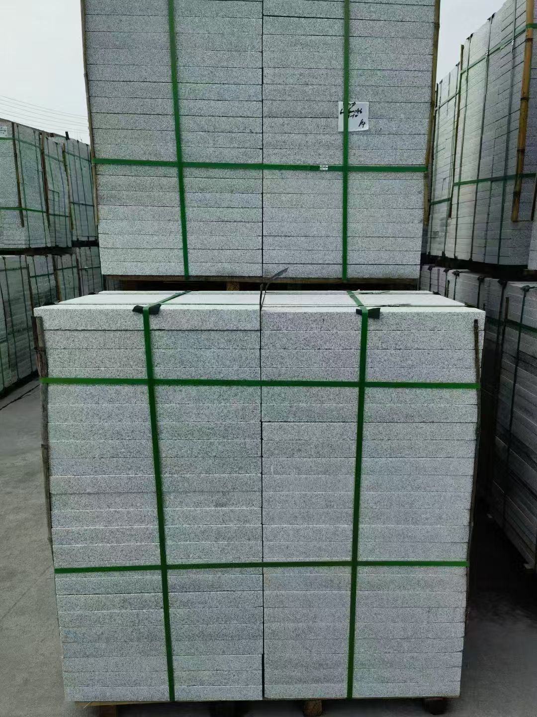 龙岩 芝麻白火烧，园林广场市政工程地铺石，1.8~5.0厚均有现货