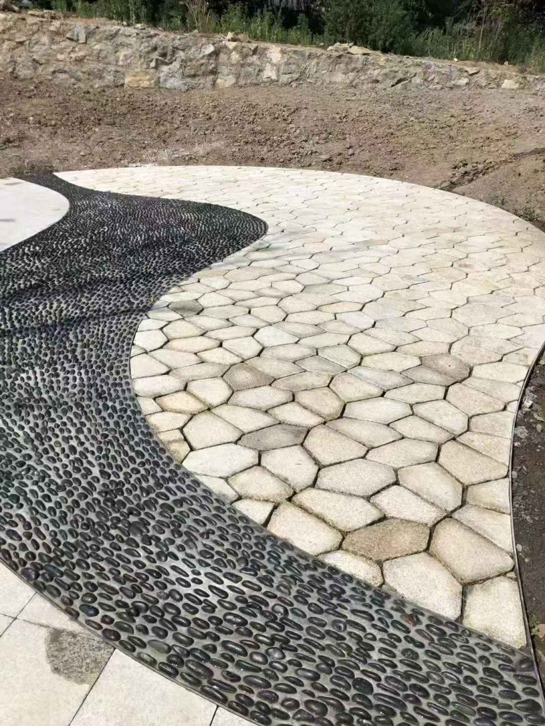 龙岩 黄金麻冰裂纹地铺石工地铺装案例