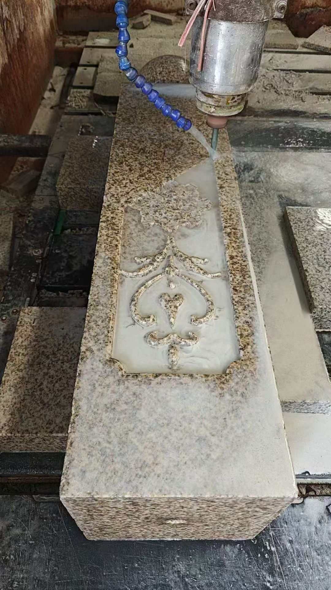 龙岩 黄金麻花岗岩异形加工雕刻栏杆大柱