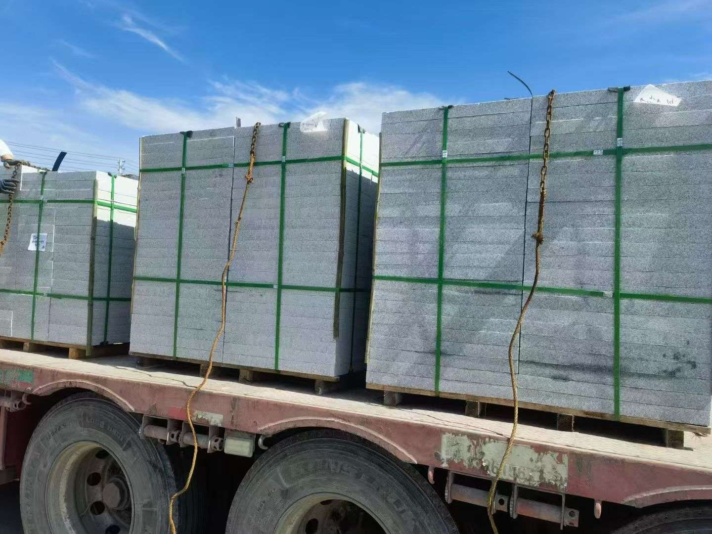 龙岩 芝麻白花岗岩地铺石装车日常