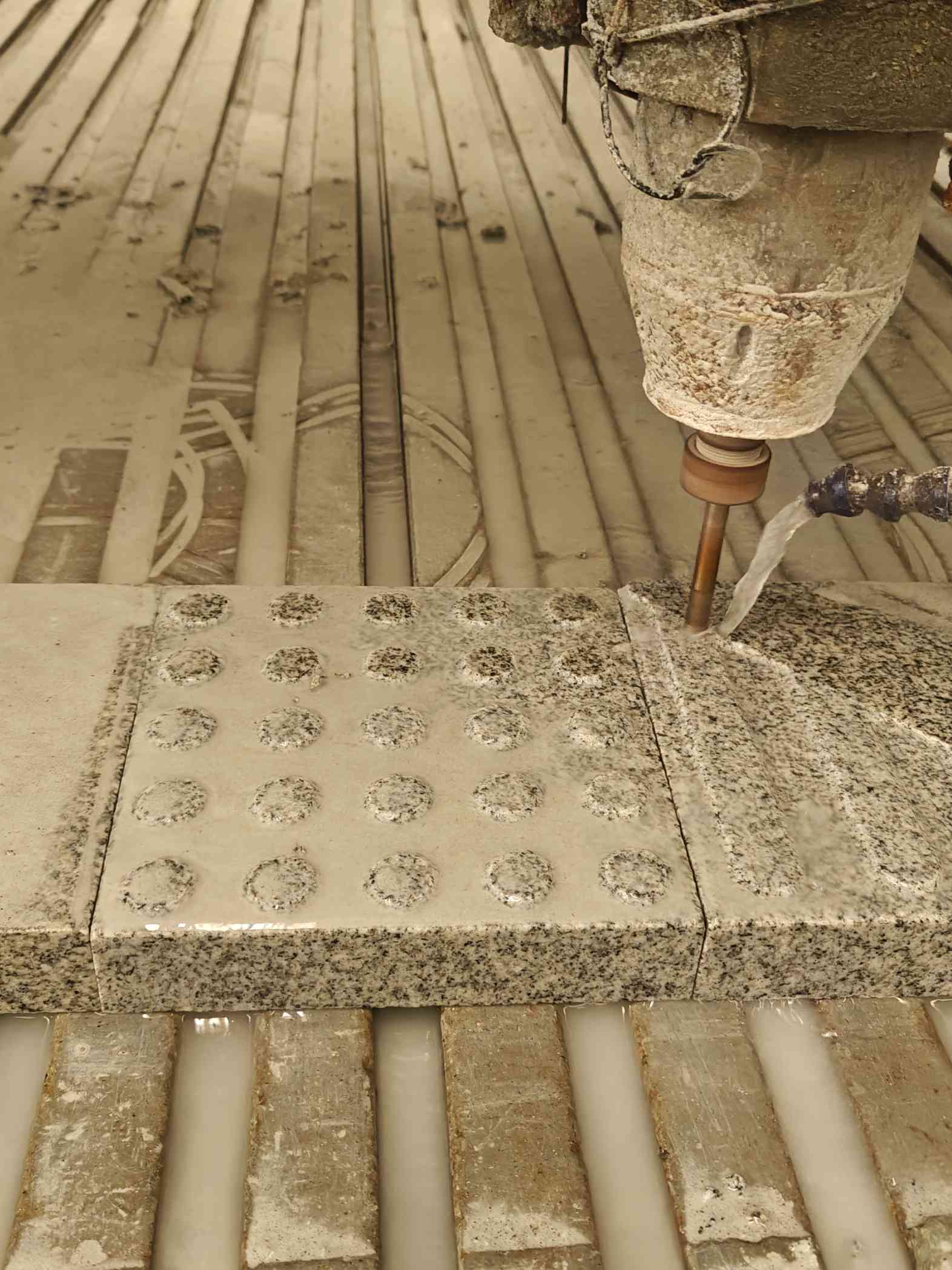 龙岩 芝麻白花岗岩石材盲人石、盲道石、盲点石