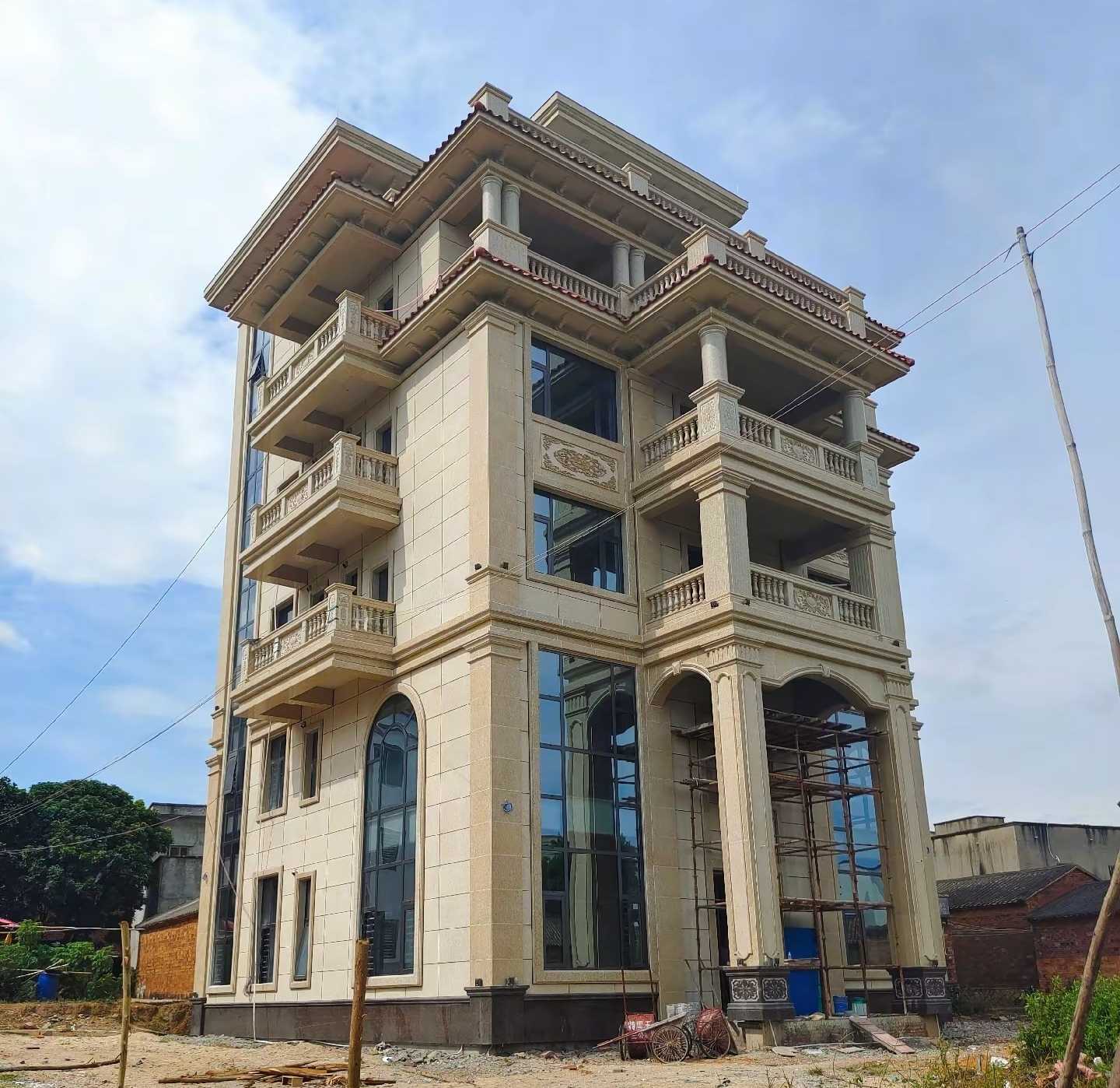 龙岩 黄金麻花岗岩石材别墅外墙干挂搭配（雕花栏杆花瓶柱门楼罗马柱）