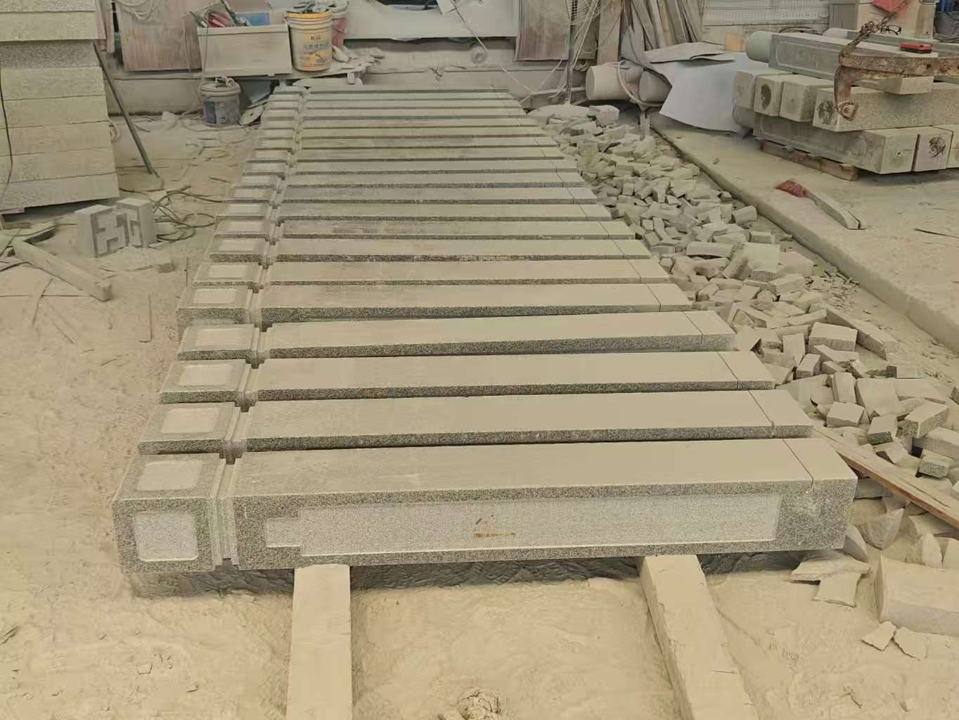 龙岩 芝麻白异形加工雕刻-栏杆大柱，方柱