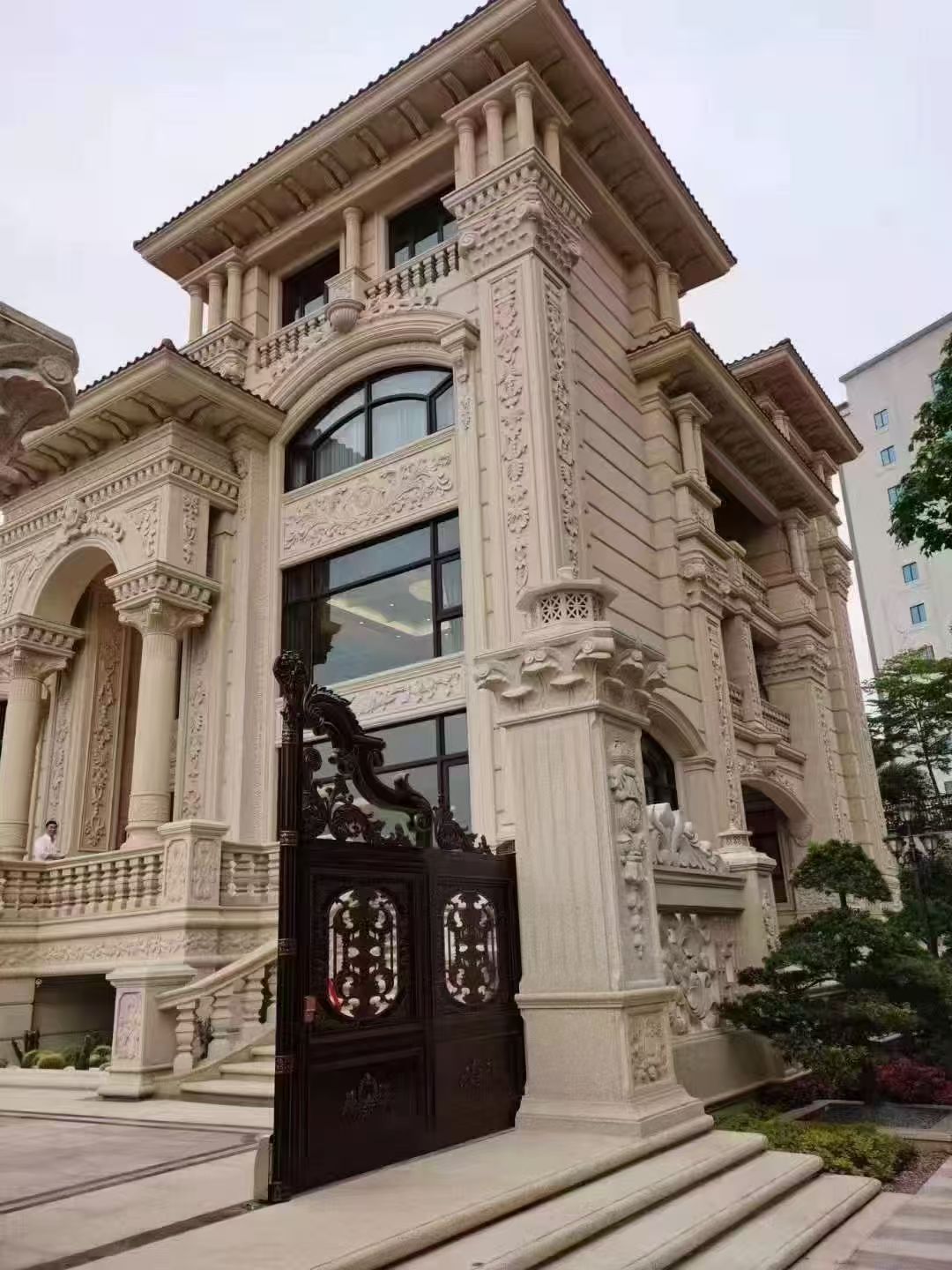 龙岩 黄金麻花岗岩别墅外墙干挂效果展示