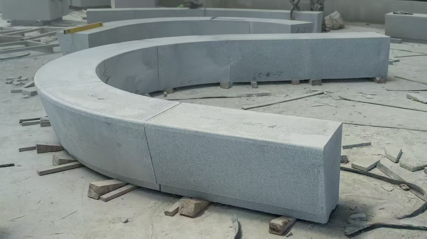 龙岩 芝麻白花岗岩光面弧形坐凳